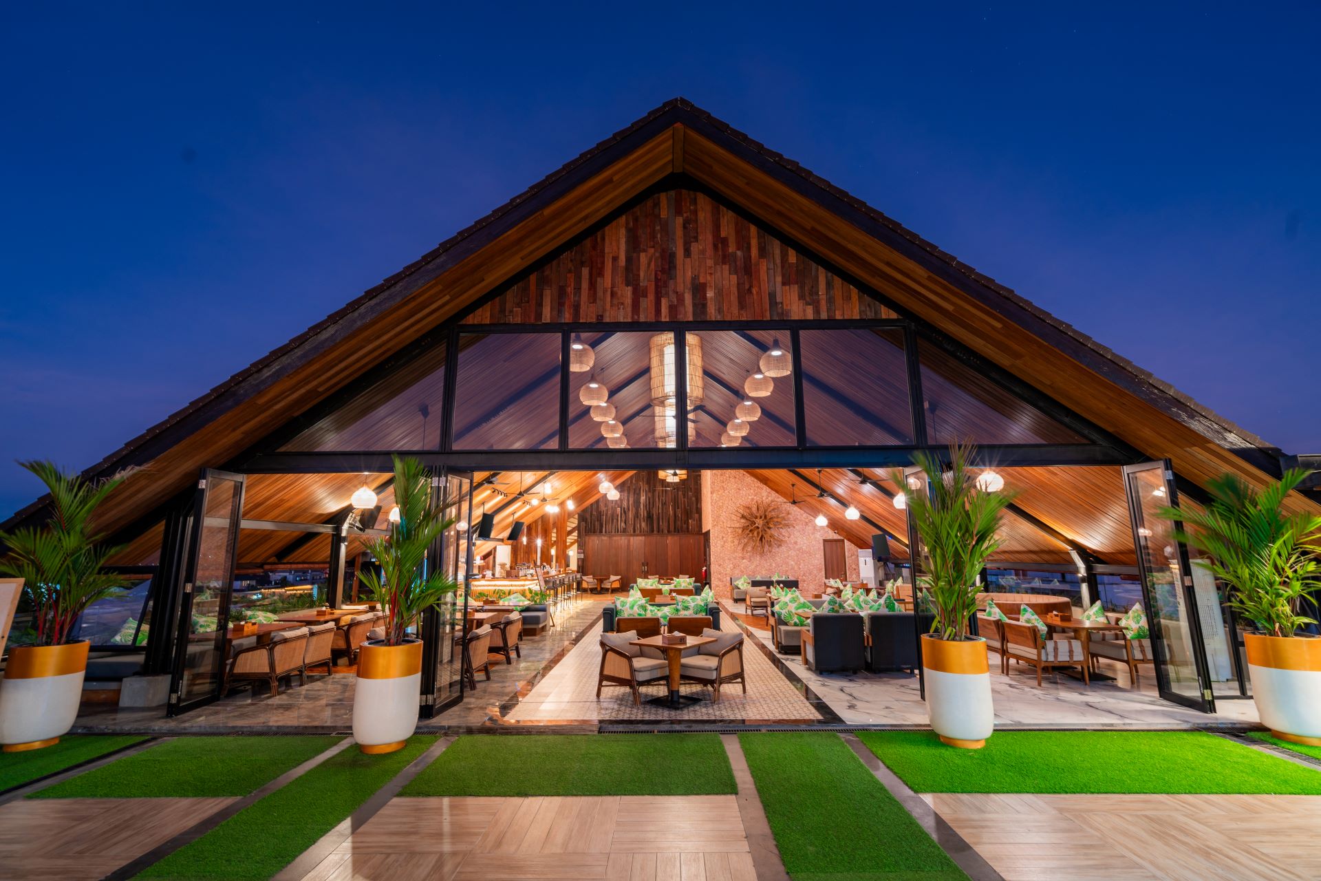 Baruna Sky Lounge Resized